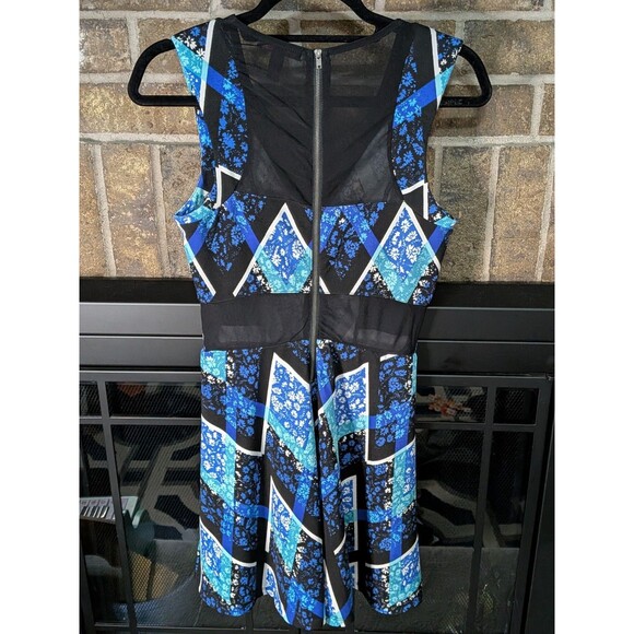 Material Girl Vibrant Geometric Chain Print  Sleeveless Fit & Flare Dress Med - Picture 4 of 4
